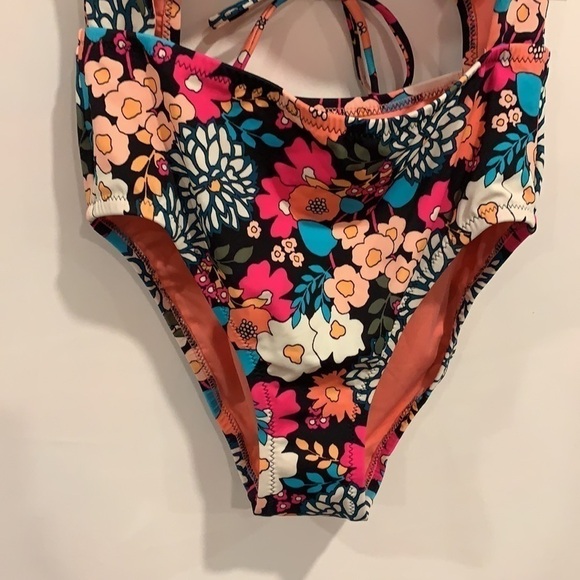 NWT Sundazed Willa Twist One Piece Floral Swimsuit - Picture 6 of 9